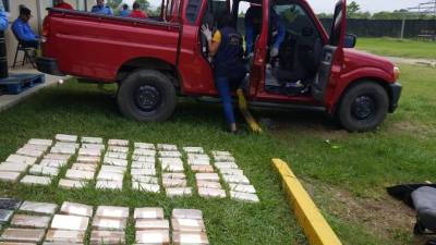 En este automóvil fueron ubicados los presuntos kilos de cocaína.