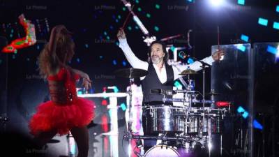 Marco Antonio Solís 'El Buki' cumplió con sus fans en el estadio Francisco Morazán.