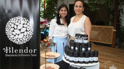 Stephanie Bográn de Leiva y Dagmar Ritter de Vicenti recibieron a un íntimo grupo de jóvenes invitadas para la esperada presentación.