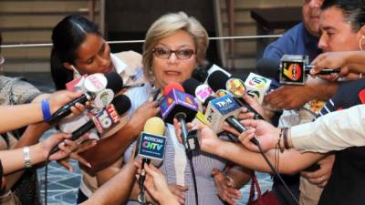 La abogada Rosa Elena de Martínez dijo que los delitos imputados no son los mismos y la situación jurídica de la exprimera dama Rosa de Lobo ha cambiado, pero la jueza no lo ha visto así.