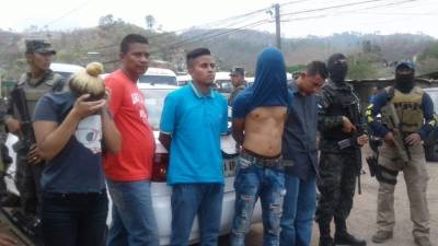 Los cinco supuestos criminales entre ellos una menor de edad.