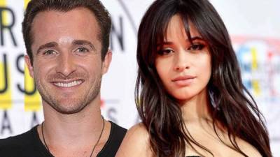 Matthew Hussey (i) y Camila Cabello se conocieron a principios de 2018.