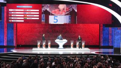 Momento en que se realizó en sorteo.