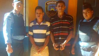 Los detenidos Adin Reyes Acosta y Carlos Leonel Muñoz García.