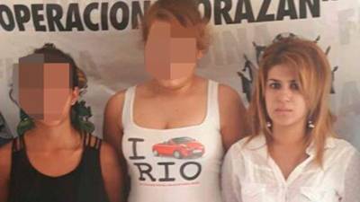 Las tres jóvenes fueron detenidas en posesión de supuesta droga.