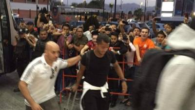 Giovani dos Santos al momento de llegar a Torreón.