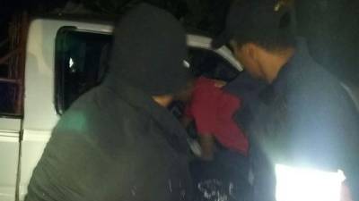El motorista fue sacado del carro con dificultad.