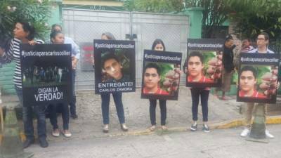 Familiares y amigos del joven universitario Carlos Collier exigen justicia.