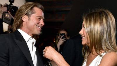 El reencuentro de Brad Pitt y Jennifer Aniston fue lo mejor en la noche de los premios SAG este 19 de enero; los ex esposos fueron todo sonrisas al coincidir en el backstage después de ganar cada uno un premio por sus actuaciones.