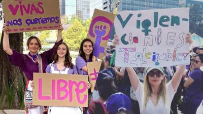 En el marco del Día Internacional de la Mujer, varias famosas se unieron a las más de 80 mil personas que marcharon para exigir seguridad y justicia ante la ola de feminicidios y la violencia de género que se sufre en México.