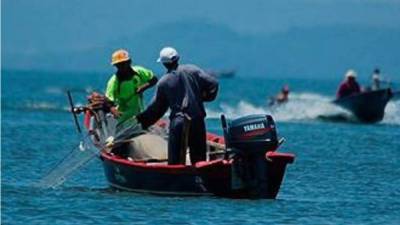 Los pescadores faenan en la frontera entre Honduras y Nicaragua. Foto archivo.