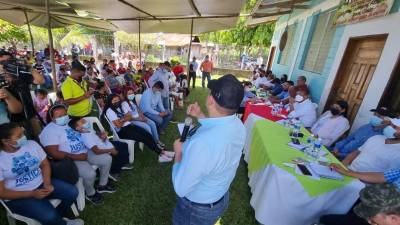 Participantes de siete comunidades en el cabildo abierto que se realizó en la comunidad de La Laguna en la zona alta de Tocoa.