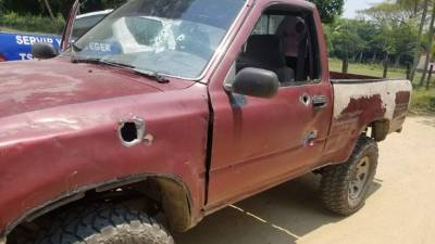 El conductor del pick-up murió en el lugar; su acompañante fue llevado a un hospital de Puerto Cortés.