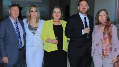 Roldán, Alexandra, María Antonia y Roldán Suazo junto a Ana Martín Cuadrado.