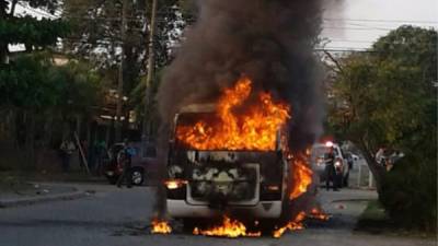 Ayer le quemaron otro bus a la empresa que cubre la ruta San Pedro Sula-Puerto Cortés.