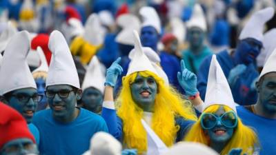 La concentración de pitufos en Francia causa furor en las redes sociales.