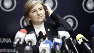 En la imagen un registro de la Fiscal General de la República de Costa Rica, Emilia Navas, quien afirmó que: 'si se toma como referencia el 2015, el año pasado aumentó en cinco veces la cantidad de denuncias recibidas por presuntos actos de corrupción en el sector público'.