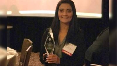 Kelly Rodríguez con apoyo de un catedrático y compañeros fundó el Club en UW-Stevens Point.