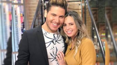 James Tahhan y su esposa Russel Conde esperan a su primera hijo a un año de su matrimonio.