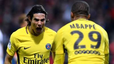 Cavani y Mbappé se lucieron con sendos dobletes para liderar la victoria del PSG contra el Angers. Foto AFP