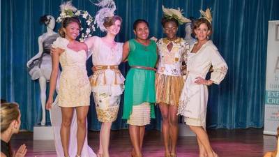 Soreyda Benedit Begley durante una pasarela de fantasía en la ciudad de París, Kentucky, EUA. Foto de Bob McKinley.