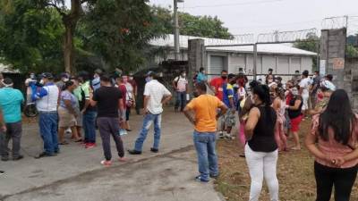 Los vendedores que protestaron pidieron una respuesta inmediata de parte de las autoridades.