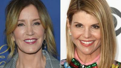 Las actrices Felicity Huffman(I) y Lori Loughlin (D) son investigadas por agentes federales.