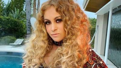 Paulina Rubio despertó polémica por su comportamiento errático en un Instagram Live.