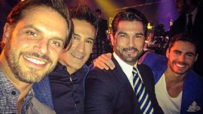 Mark en la foto que publicó junto con otros famosos.