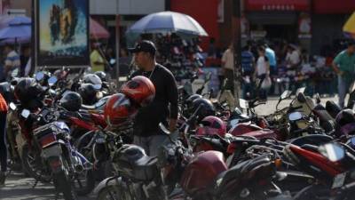 Calixto Pineda, encargado del departamento de Registro Vehicular en San Pedro Sula, informó que con esas terminaciones recibieron un lote de 5,095 placas.