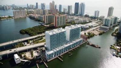 El complejo donde se encuentra el apartamento de la funcionaria mexicana tiene su propio embarcadero y está ubicado en la exclusiva zona norte de Miami Beach.