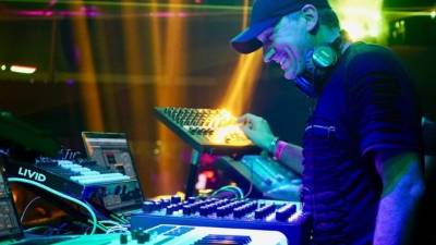 DJMag le concedió el primer lugar de los DJs en los años 2005 y 2006. Ahora ocupa el puesto número 51.