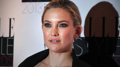 Hudson fue captada con su nuevo estilo mientras grababa en el set junto a Sia.// Foto AFP.