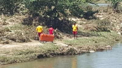 Los Bomberos recuperaron el cuerpo de Freddy Galeas, quien murió ahogado en el río de Tocoa.