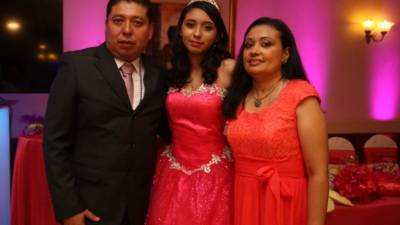 Bladimir y Elizabeth Villanueva y Claudia Oliva.