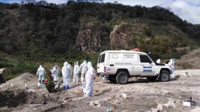 Este es el primer grupo de cadáveres no reclamados que son enterrados en lo que va de 2022 en nichos del cementerio humanitario.