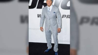 “La Roca” se convirtió en uno de los rescatistas de “Baywatch” y está rodando “Fast and Furious 8”. Y estará en la nueva versión de “Jumanji”.