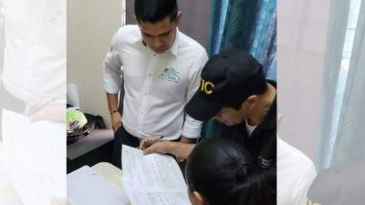 Autoridades hacen la inspección de documentos de la Alcaldía de La Ceiba.