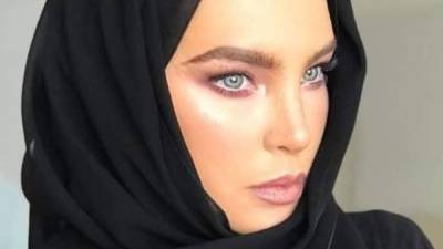 Belinda disfrutó de unas vacaciones por Abu Dhabi, en donde se apegó a las tradiciones vistiendo el hiyab tradicional, paseó por el desierto y asisitó a la Fórmula 1.