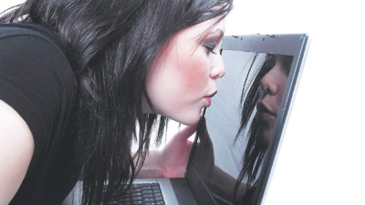 Si decides mantener una relación así, debes tener un comportamiento de tolerancia, y, si no, es mejor no continuar.