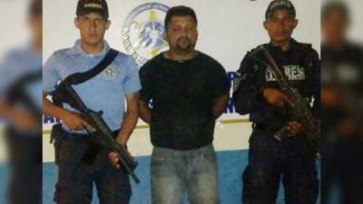 Roger Stanly Castillo Castro fue capturado en Choloma por agentes de la DPI y otras unidades especializadas del Ministerio de Seguridad por violación especial y trata de personas.