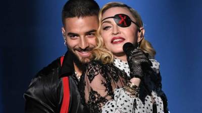 Maluma y Madonna durante su presentación en los Billboard Music Awards 2019. AFP