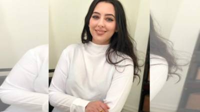 Inspirada en la aromaterapia y la sanación pránica, Erica Naranjo formuló las siete primeras mezclas de aceites esenciales para uso personal. “Asigne a cada una con una afirmación positiva; la que yo quería trabajar. Se convirtieron en parte de mi vida diaria. Después de ver el impacto positivo que tuvieron en mi ser; reduciendo la ansiedad, tensión nerviosa, depresión, aliviando el insomnio y mucho más”.