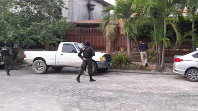 El despliegue de agentes y fiscales comenzó a las 6:00 am de este jueves.