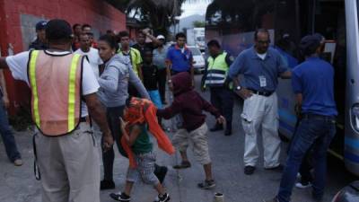 Inician deportaciones de madres e hijos hondureños desde EUA
