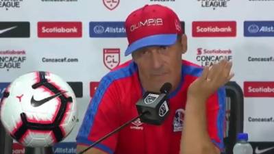 Pedro Troglio abandonó la conferencia de prensa después una pregunta de un periodista tico.