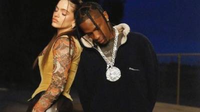 Rosalía y Travis Scott lanzaron este 28 de mayo su nueva colaboración 'TKN'.