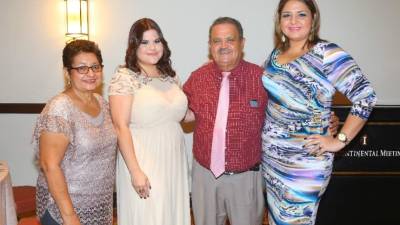 Carmen, Julissa, Roberto y Verónica Medina.