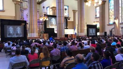 El discurso inicial de la exposición de la réplica de la Sábana Santa.