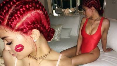 La hermana pequeña de Kim Kardashian está más feliz que nunca a sus 19 años. Repasemos sus bikinis.